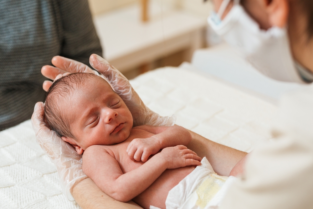 Close,Up,View,Of,A,Physiotherapist,Doctor,Holding,A,Newborn